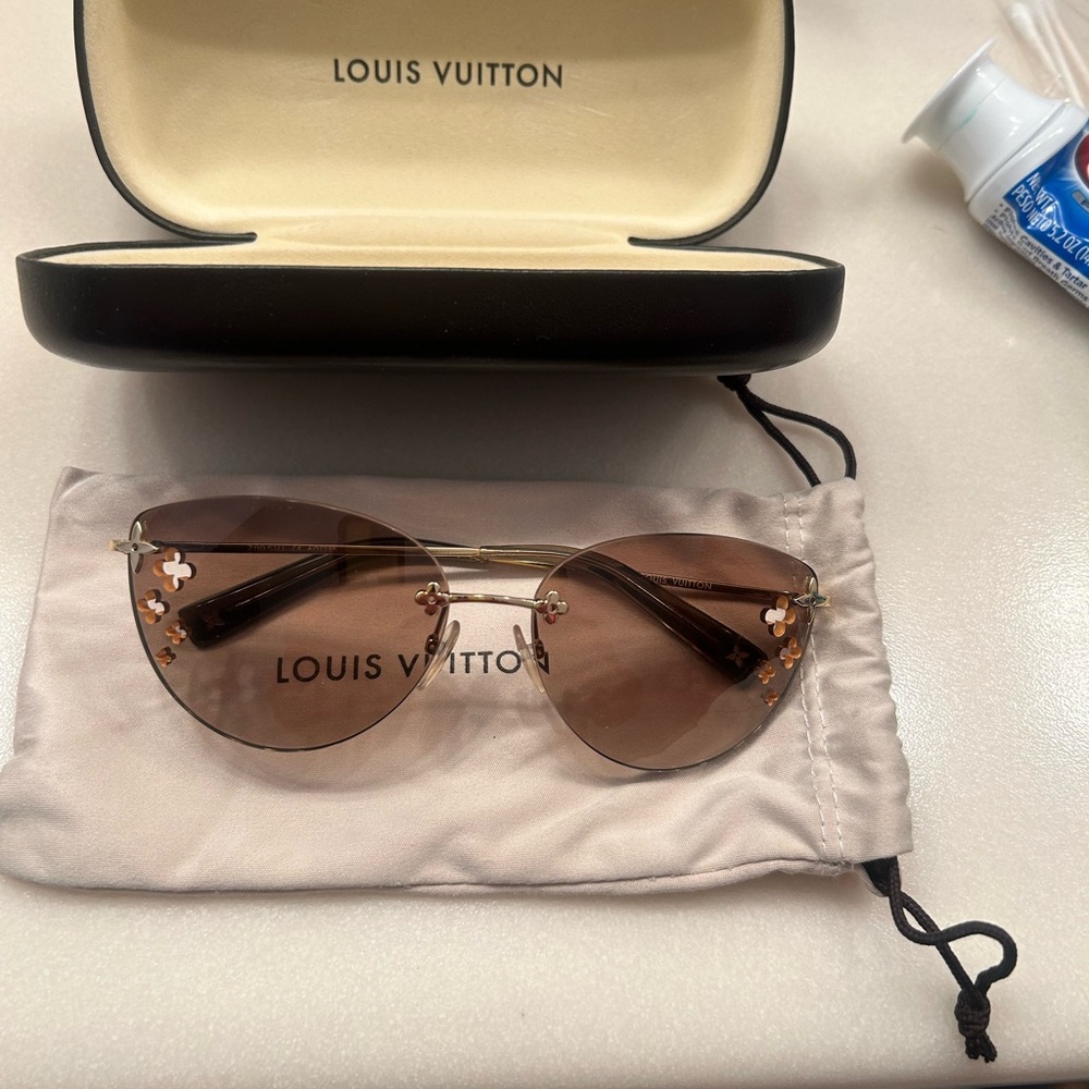 Louis Vuitton Brown Sunglasses Aviator Style